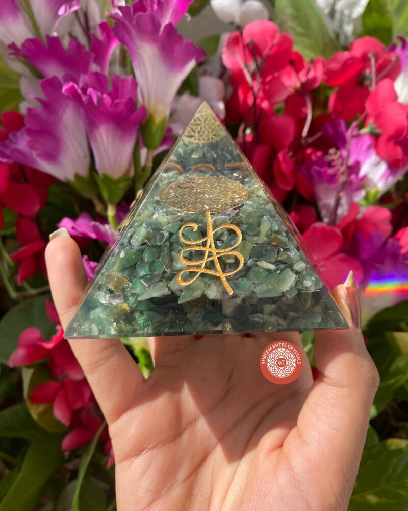 green-aventurine-orgonite-pyramid