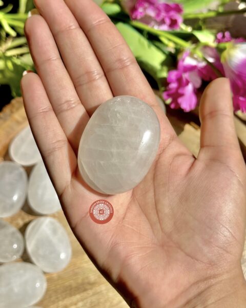 clear-quartz-palm-stone
